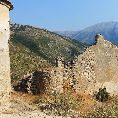 Mpolanos Guesthouse Himare Exterior photo